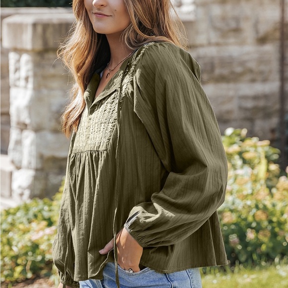 Green Embroidered Split Neck Pleated Loose Blouse Bohemian Top - Picture 3 of 15